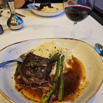 John Davenport's - Short ribs, mashed, asparagus, cabernet - New American Near Me - New Haven, Connecticut John Davenport's - Short ribs, mashed, asparagus, cabernet - New American Near Me - New Haven, Connecticut