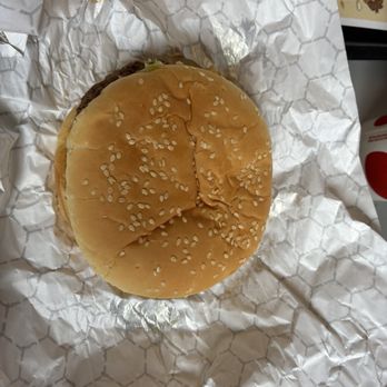 Mikie's - Deluxe Single Cheeseburger - Burgers Near Me - Everett, Washington