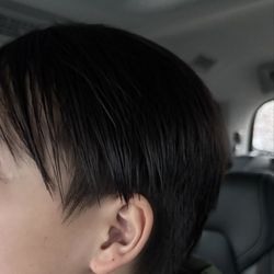 Jinyi's  Salon - This side was not cut above the ears