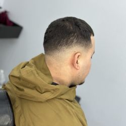 Figures Barbershop - Mid drop fade