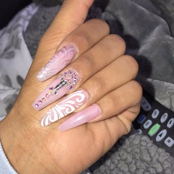 Nails on Fleek - Birthday Nails - Nail Salons Near Me - Compton, California