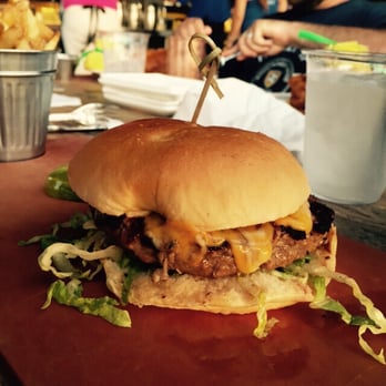 Skipper's Dockside - Burger is awesome. - Seafood Near Me - Key Largo, Florida
