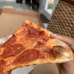 New York New York Pizza - Pepperoni Pizza slice