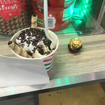 Numero Uno Rolled Ice Cream - Ferrero rocher flavor with free chocolate he gave me he was nice - Ice Cream & Frozen Yogurt Near Me - Los Angeles, California