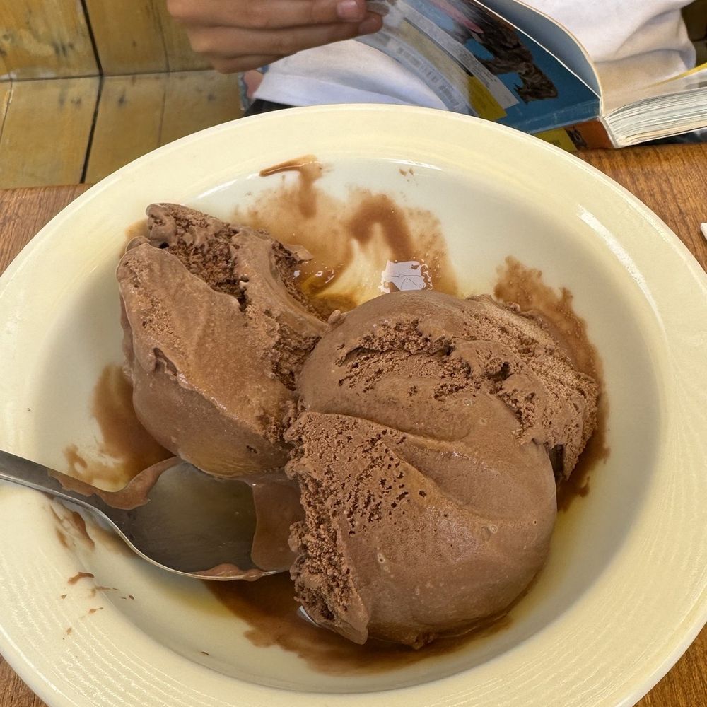 Breakwall BBQ - Kids meal chocolate ice cream - Barbeque Near Me - Toronto, Ontario