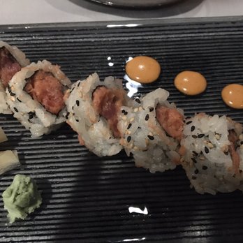 Blue Fin - Spicy tuna roll - Sushi Bars Near Me - New York, New York Blue Fin - Spicy tuna roll - Sushi Bars Near Me - New York, New York