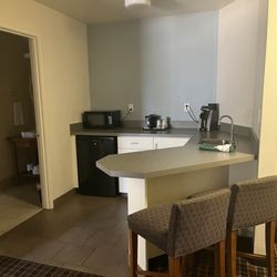 The Lodge at Eagle Crest - Kitchenette with mini fridge and microwave
