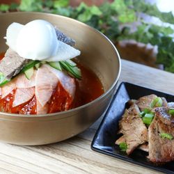 Choi Ga - 비빔냉면 & 목살구이 콤보
Bibim Naengmyun Spicy noodle and Pork neck BBQ