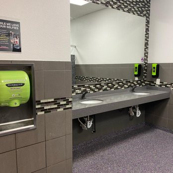 YouFit Gyms - Restroom - Trainers Near Me - Miami, Florida YouFit Gyms - Restroom - Trainers Near Me - Miami, Florida