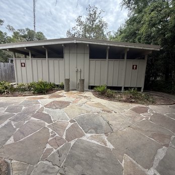 Rainbow Springs State Park - Bathrooms at the top near the cafe and gift shop - Parks Near Me - Dunnellon, Florida Rainbow Springs State Park - Bathrooms at the top near the cafe and gift shop - Parks Near Me - Dunnellon, Florida