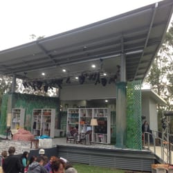 Bella Vista Farm - New stage