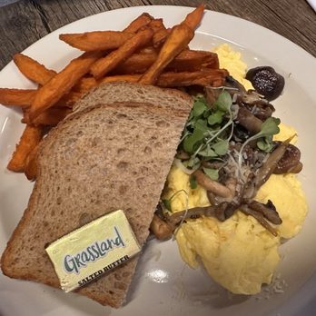 Peacock Pansy - Mushroom & Truffle Scrambled - Breakfast & Brunch Near Me - San Francisco, California Peacock Pansy - Mushroom & Truffle Scrambled - Breakfast & Brunch Near Me - San Francisco, California