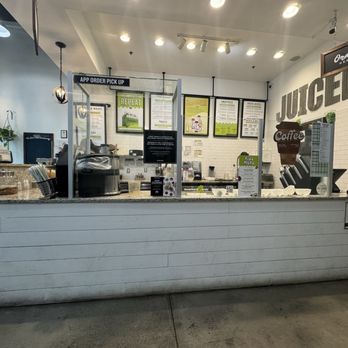 Clean Juice - Clean and uncluttered! You could eat off the floor! - Juice Bars & Smoothies Near Me - Wilmington, North Carolina