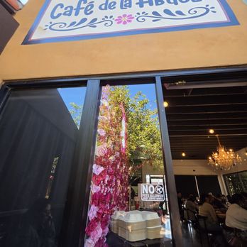 Cafe de la Abuela - Their sign - Cafes Near Me - San Fernando, California