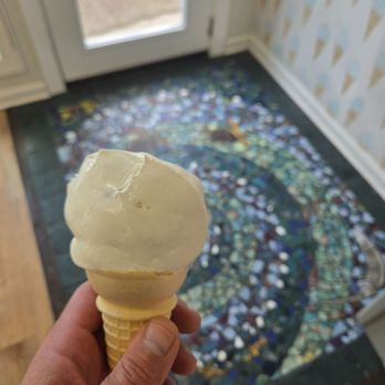 Vanderwende's - Vanilla ice cream, cake cone. - Ice Cream & Frozen Yogurt Near Me - Dewey Beach, Delaware Vanderwende's - Vanilla ice cream, cake cone. - Ice Cream & Frozen Yogurt Near Me - Dewey Beach, Delaware