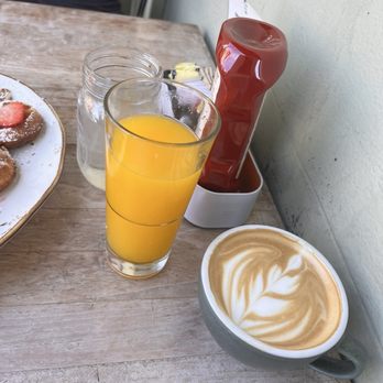 Cracked & Battered - Potrero Hill - Fresh OJ an Sakura Blossom Latte - Breakfast & Brunch Near Me - San Francisco, California