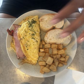 Kaffe Haus - Meat lover's omelette - Breakfast & Brunch Near Me - San Juan, Puerto Rico Kaffe Haus - Meat lover's omelette - Breakfast & Brunch Near Me - San Juan, Puerto Rico