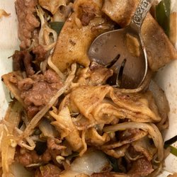 Hong Kong Chop Suey - Dry beef chow fun
