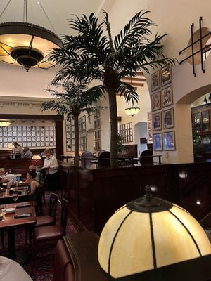 The Hollywood Brown Derby by null