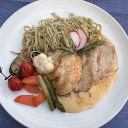 Wirtshaus Eichhof - Roasted chicken breast in lemon sauce, butter pasta and vegetable
