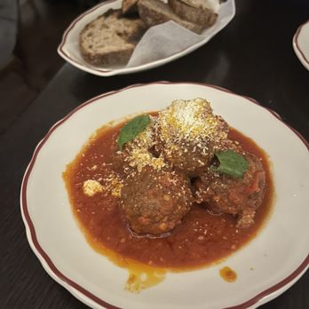 Vita - Meatballs with accompanying bread - Italian Near Me - Philadelphia, Pennsylvania Vita - Meatballs with accompanying bread - Italian Near Me - Philadelphia, Pennsylvania
