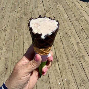 Cows - Waterfront Kiosk - Ice Cream & Frozen Yogurt Near Me - Halifax, Nova Scotia Cows - Waterfront Kiosk - Ice Cream & Frozen Yogurt Near Me - Halifax, Nova Scotia
