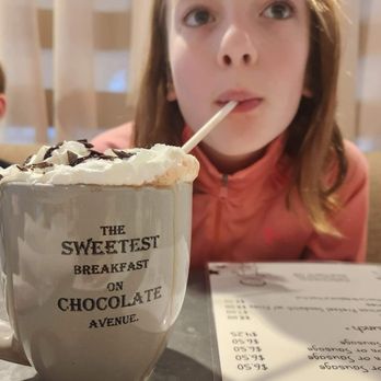 Hershey Pantry - Hot Chocolate with Whipped Cream - Breakfast & Brunch Near Me - Hershey, Pennsylvania