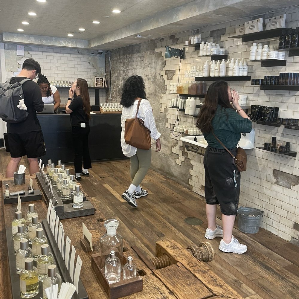 Le Labo - Interior of Le Labo Chicago. - Cosmetics & Beauty Supply Near Me - Chicago, Illinois Le Labo - Interior of Le Labo Chicago. - Cosmetics & Beauty Supply Near Me - Chicago, Illinois