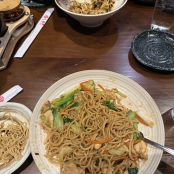 Yu's Noodle Shop - Chicken chow mein - Chinese Near Me - Lone Tree, Colorado Yu's Noodle Shop - Chicken chow mein - Chinese Near Me - Lone Tree, Colorado