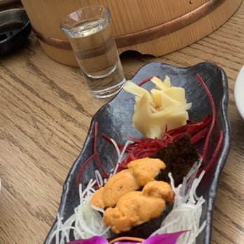 Kizami Sushi - The Uni es so fresh and beautifully presented as the star of the dish - Sushi Bars Near Me - Chicago, Illinois