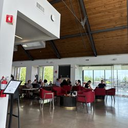 Wayne Gretzky Estates Winery & Distillery - Tasting room