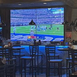 Peak Restaurant and Bar - Big TVs