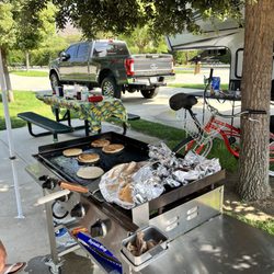 Pala Casino RV Resort - Our site we are making breakfast.