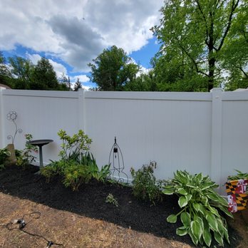 Ergeon - Vinyl Fence Installation - Ergeon - Arlington - Fences & Gates Near Me - Arlington, Virginia Ergeon - Vinyl Fence Installation - Ergeon - Arlington - Fences & Gates Near Me - Arlington, Virginia