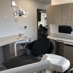 Detroit Dentist, Dentures and Implants