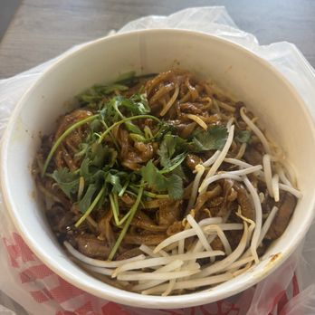 Kra Pow Thai Eatery - Pad Thai - Thai Near Me - Whittier, California Kra Pow Thai Eatery - Pad Thai - Thai Near Me - Whittier, California