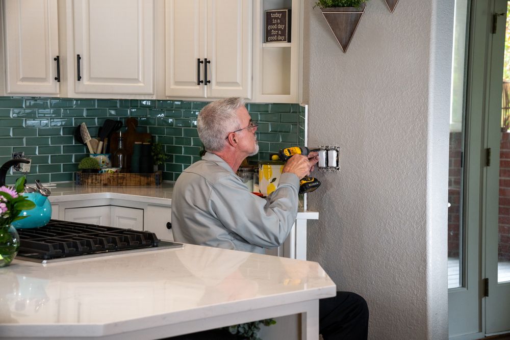 Slide of M and M Heating & Cooling, Plumbing & Electrical