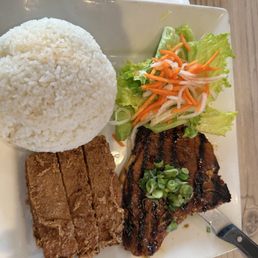 Broken rice with pork chop and shrimp tofu Broken rice with pork chop and shrimp tofu
