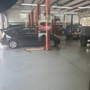 Japanese Auto Repair - Peak inside shop. - Auto Repair Near Me - Suwanee, Georgia Japanese Auto Repair - Peak inside shop. - Auto Repair Near Me - Suwanee, Georgia