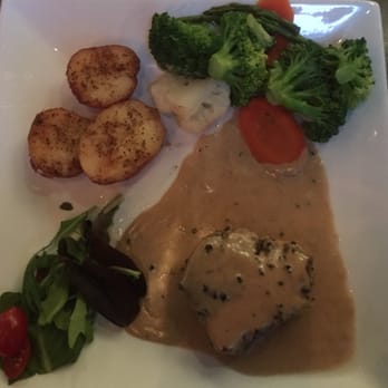 Harvey's Central Grille - Petite Filet was amazing! - American Near Me - Mequon, Wisconsin