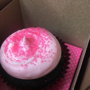 Smallcakes Cupcakery - Chocolate cake with pink frosting - Cupcakes Near Me - Ripon, California Smallcakes Cupcakery - Chocolate cake with pink frosting - Cupcakes Near Me - Ripon, California