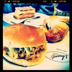 Pâtisserie Vincent - Sandwich Poulet Curry, Croissant aux Jambons et Mille-Feuilles!