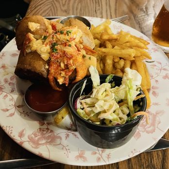 The Farmer's Rail - Lobster roll - Butcher Near Me - Hudson, Ohio The Farmer's Rail - Lobster roll - Butcher Near Me - Hudson, Ohio