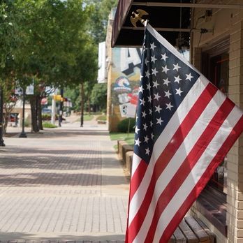 Legendz Classic Barber Shop - Side view of shop with American flag - Barbers Near Me - Arlington, Texas