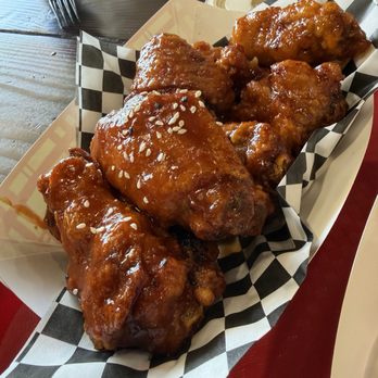 Cluckin Dog - Medium wings (10 pc.) - Chicken Wings Near Me - Eugene, Oregon