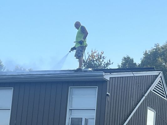 Roof Pressure Washer Services - Call me today for a FREE quote on any job. We offer over 5 years of experience and can help with any job regardless of the size. Check out some of the work we have done for previous clients.