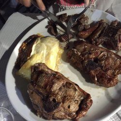 Chez Antoine - Côtes d'agneau  (un délice, cuites au feu de bois)
