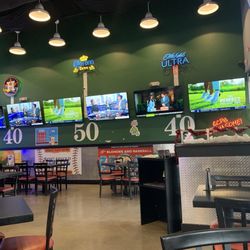 Center Court Pizza & Brew - Inside seating