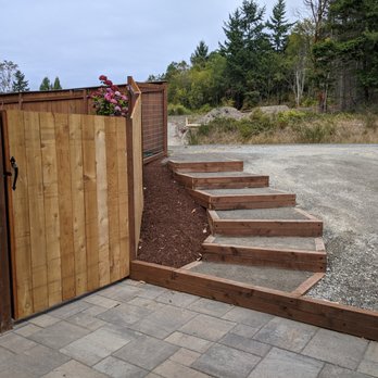 Savory Landscaping - the steps leading up to the house - Landscaping Near Me Savory Landscaping - the steps leading up to the house - Landscaping Near Me