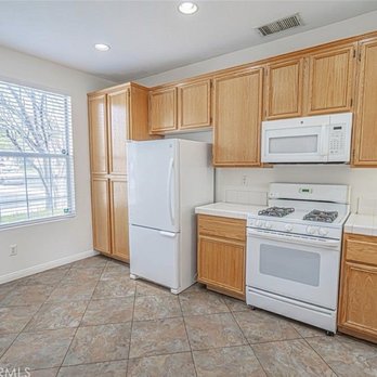 Sierra Flooring - Tile floors before kitchen remodel - Flooring Near Me - Santa Clarita, California Sierra Flooring - Tile floors before kitchen remodel - Flooring Near Me - Santa Clarita, California